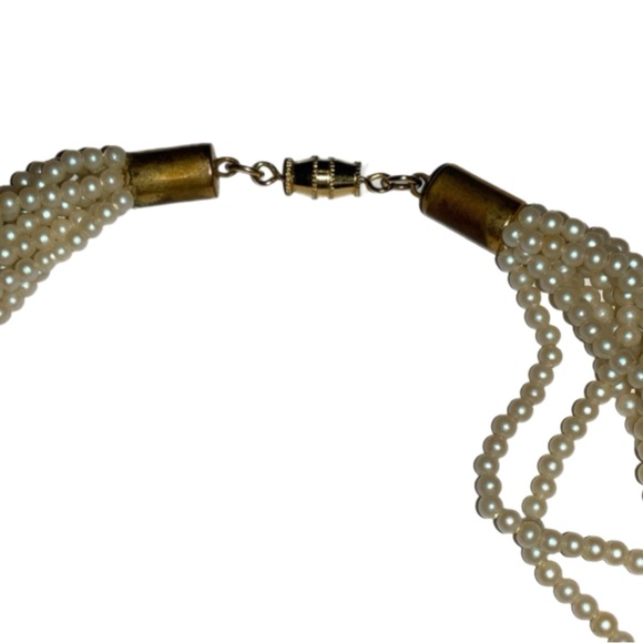 Necklace - Multi-strand Small Pearls with Gold Leaf Pendant - Picture 3 of 4